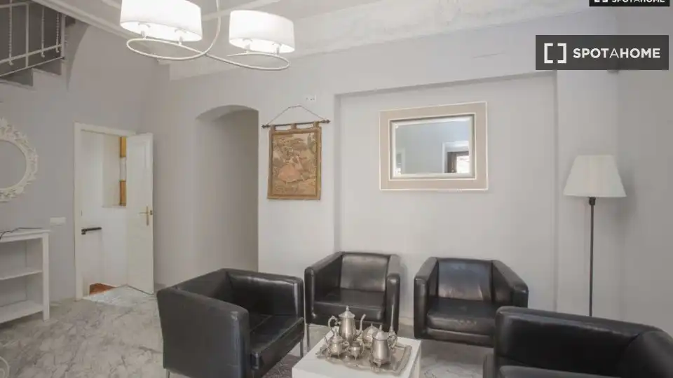 Habitación 345 m², Sevilla
