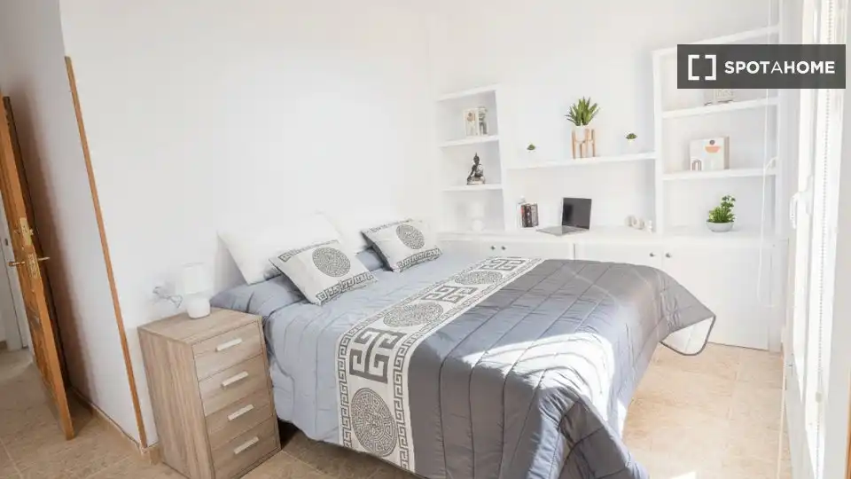 Habitación 77 m², Alicante