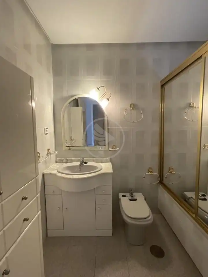 Piso de 100 m² en Linares