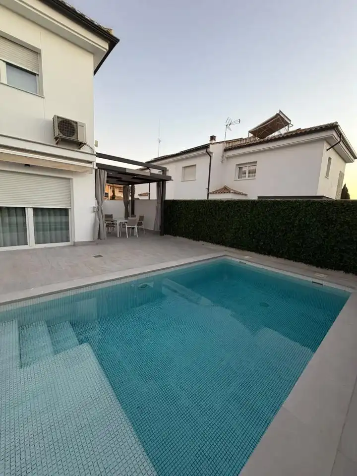 Casa de 240 m² en Ogíjares