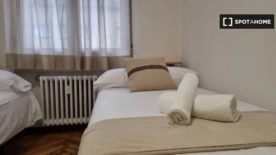 Habitación 74 m², Oviedo