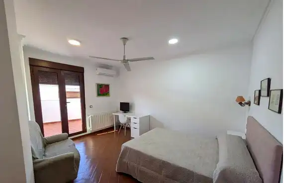 Habitación 504 m², Linares