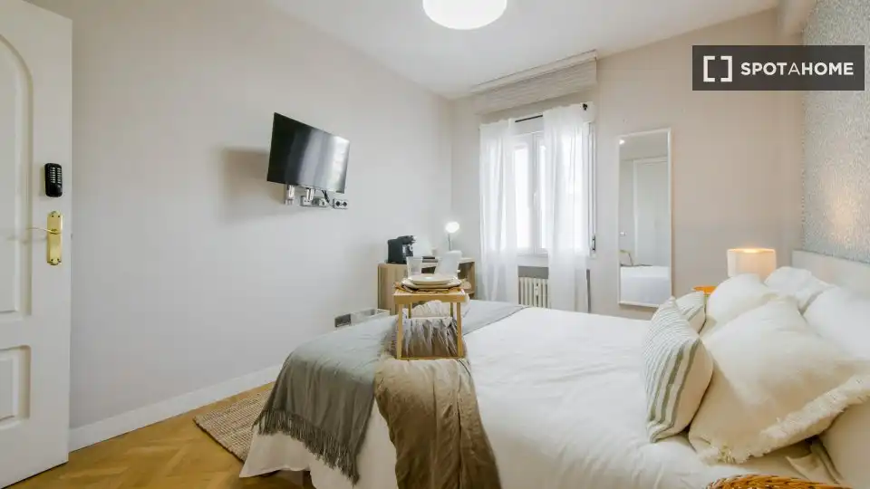 Кімната в оренду, Madrid