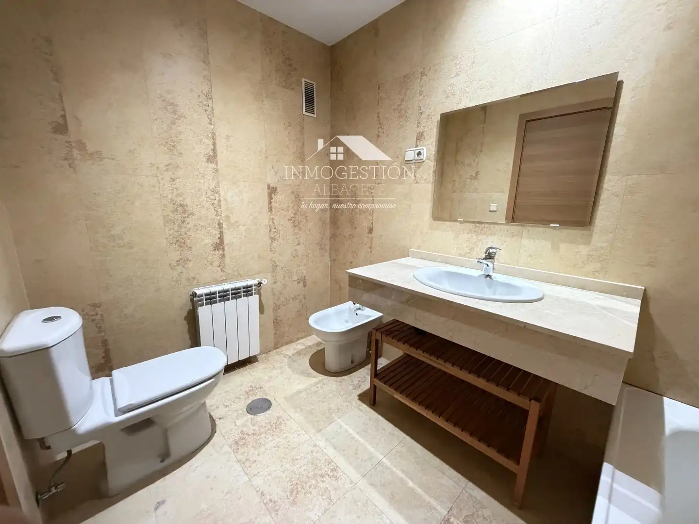 Flat 101 m² in Albacete