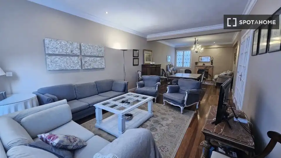 Habitación 230 m², Pamplona