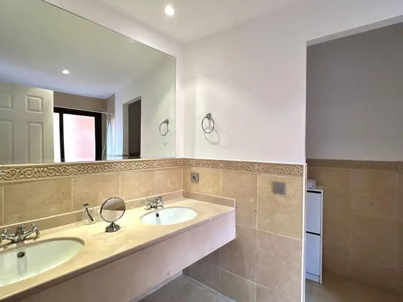 Pis de 235 m² a Estepona