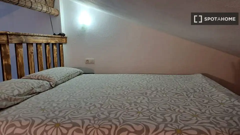 Habitación 127 m², Alozaina