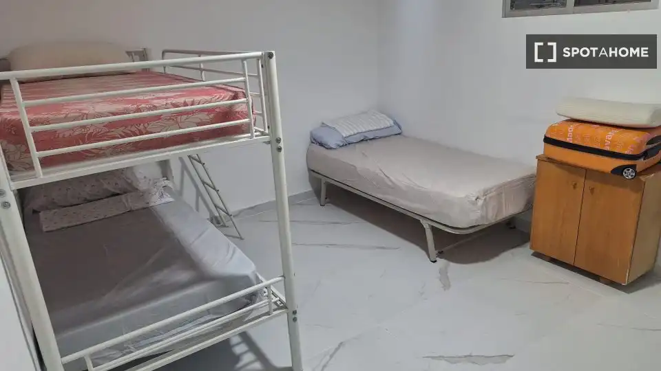 Habitación 90 m², Alicante
