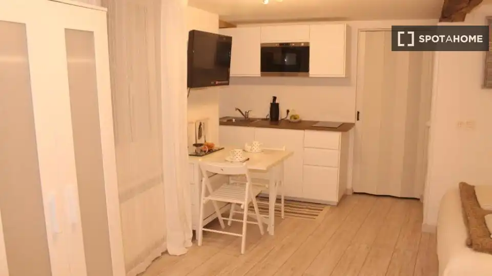 Habitación en alquiler, Mundaca