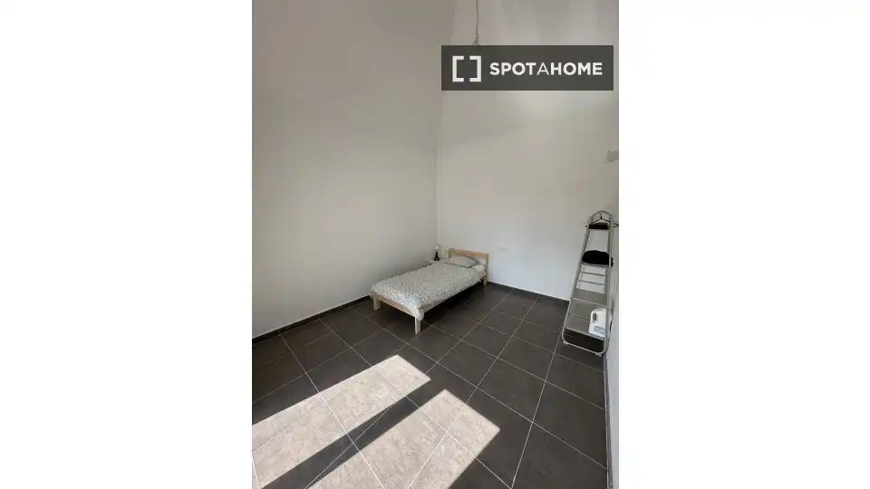 Habitación 1500 m², Granada