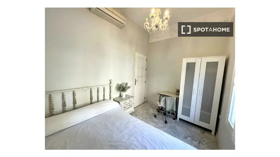 Habitación 345 m², Sevilla