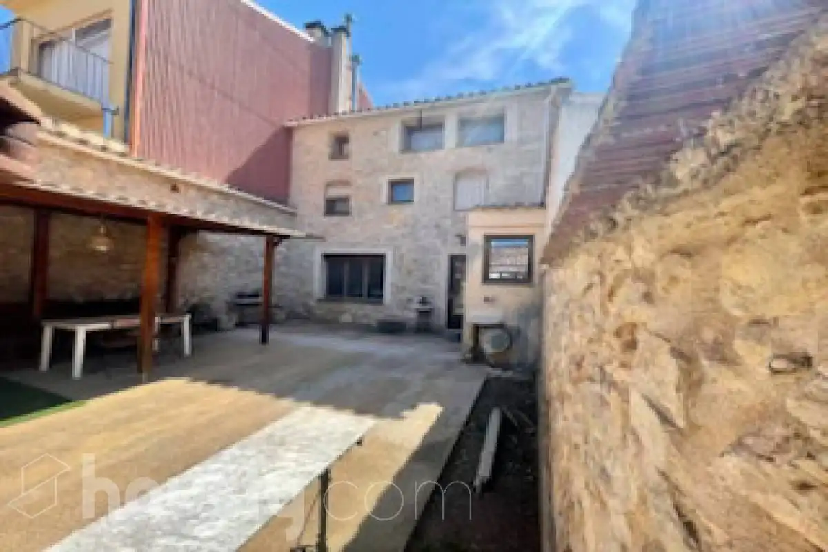 Casa de 263 m² en Mediona