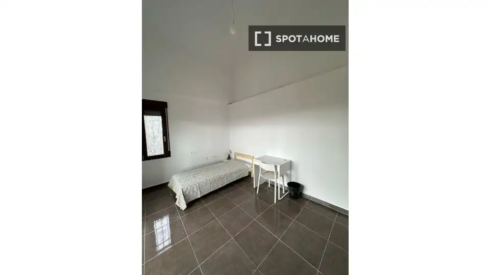 Habitación 1500 m², Granada