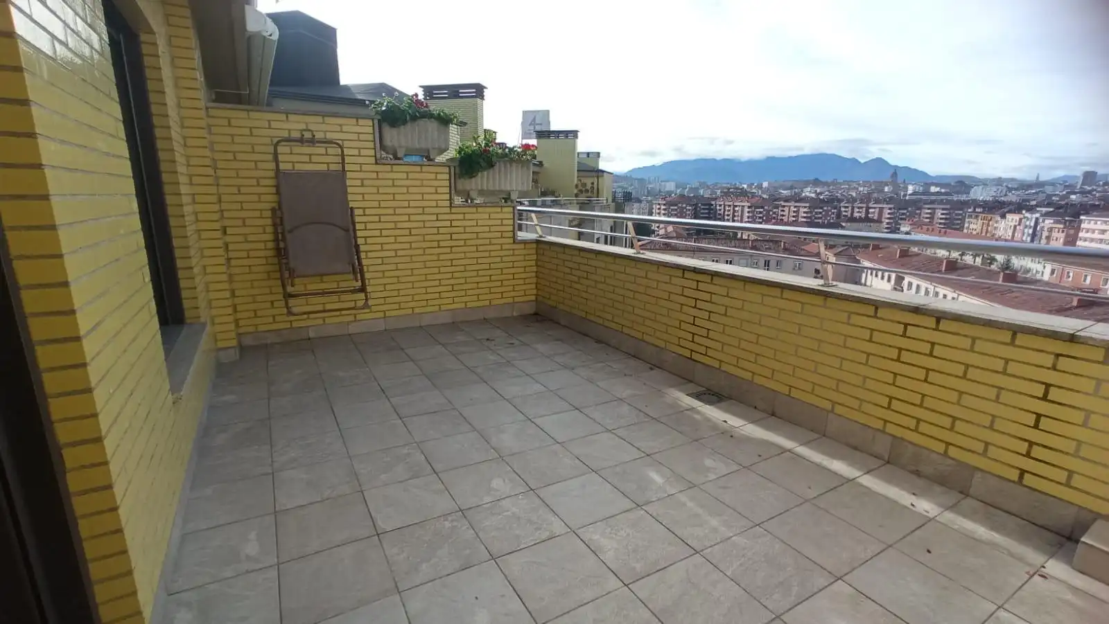Piso de 93 m² en Oviedo