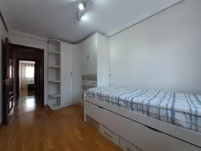 Piso de 66 m² en Oviedo