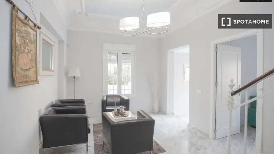 Habitación 345 m², Sevilla
