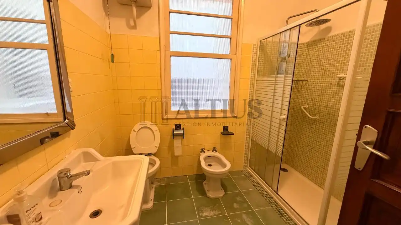 Piso de 180 m² en Santiago de Compostela