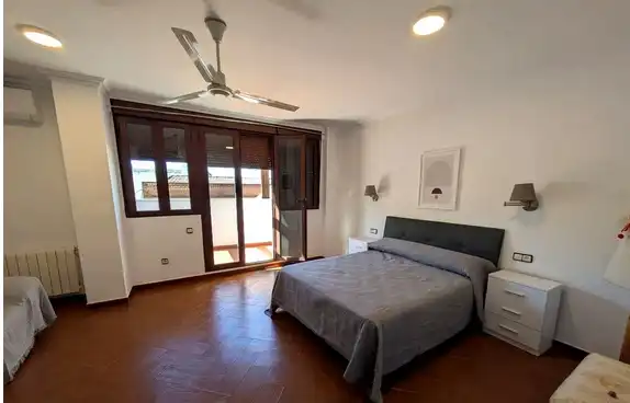 Habitación 504 m², Linares