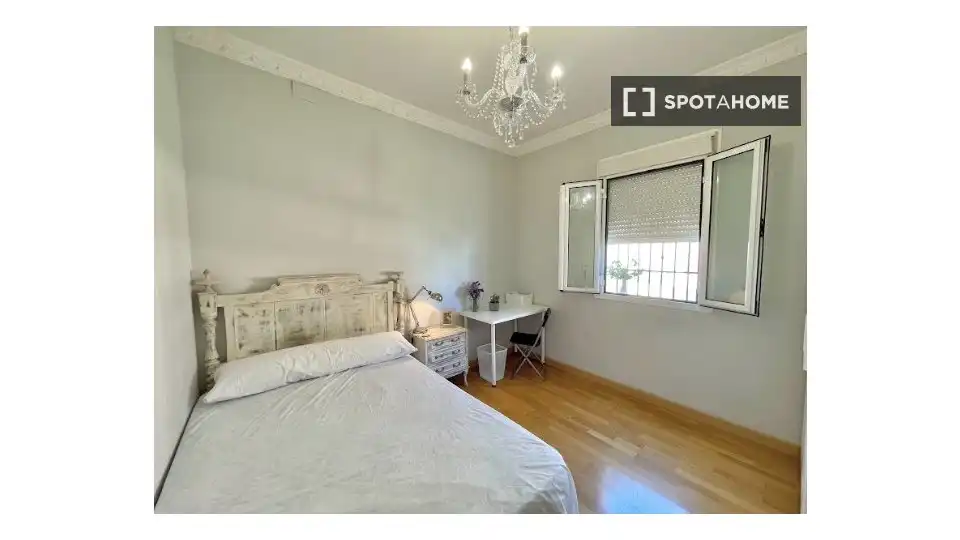 Habitación 345 m², Sevilla