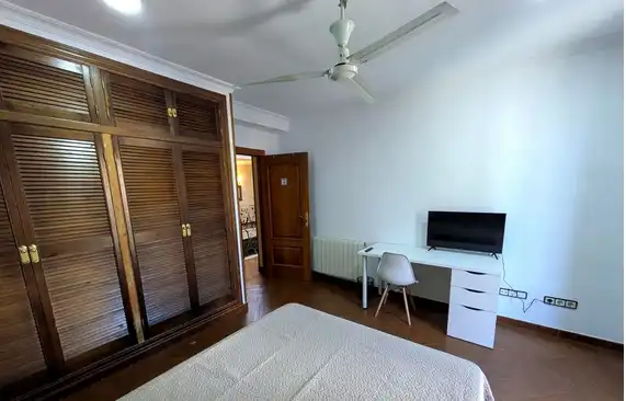 Habitación 504 m², Linares