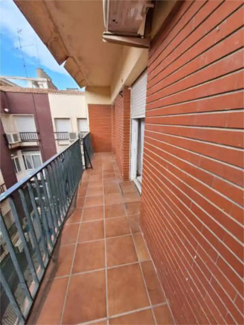 Piso de 85 m² en Linares