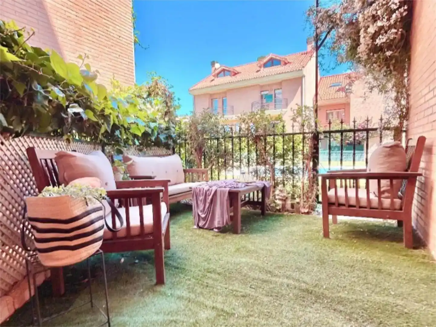 Habitación 280 m², Lardero
