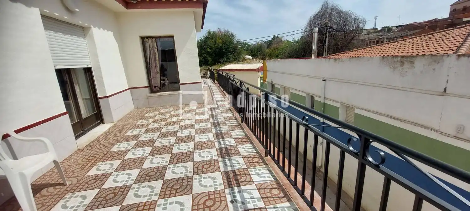 Casa de 202 m² en Cebolla