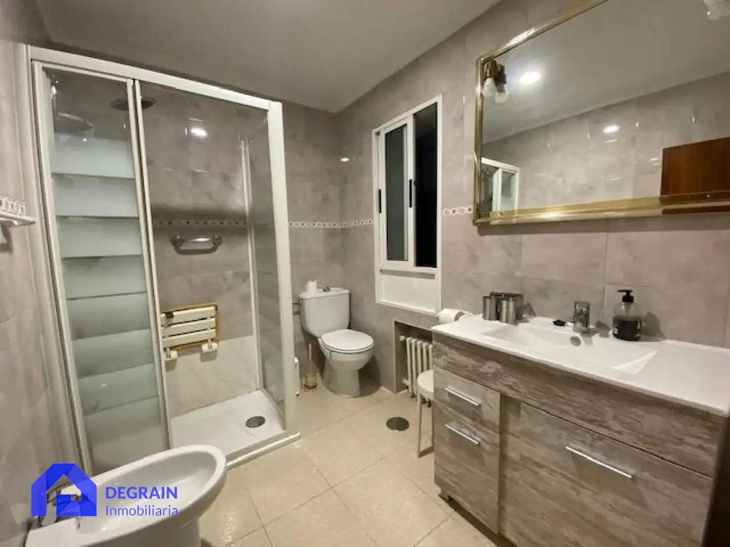 Piso de 81 m² en Oviedo
