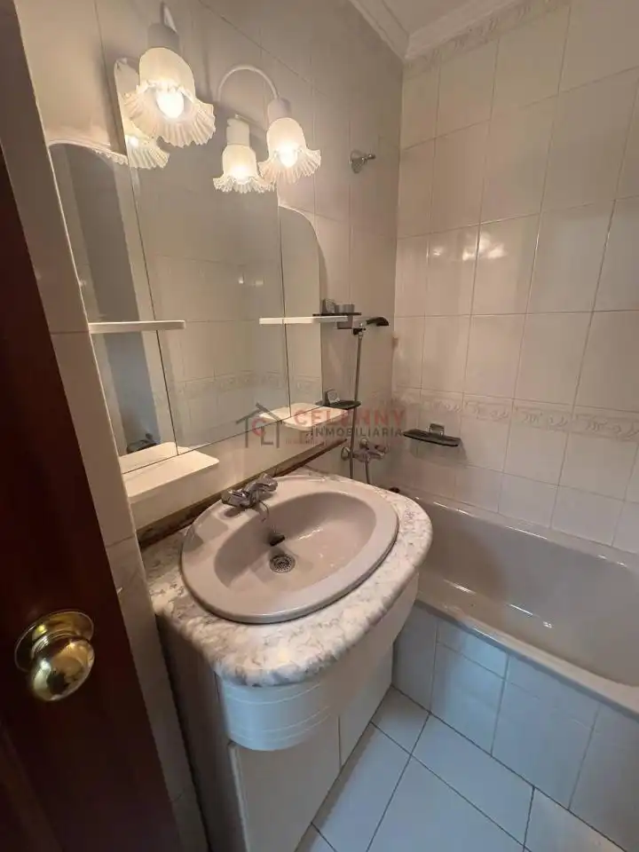 Piso de 90 m² en Ourense