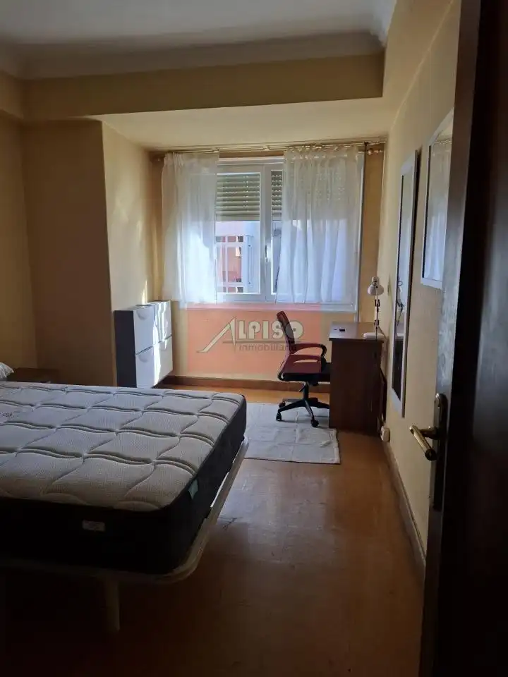 Piso de 85 m² en Ourense