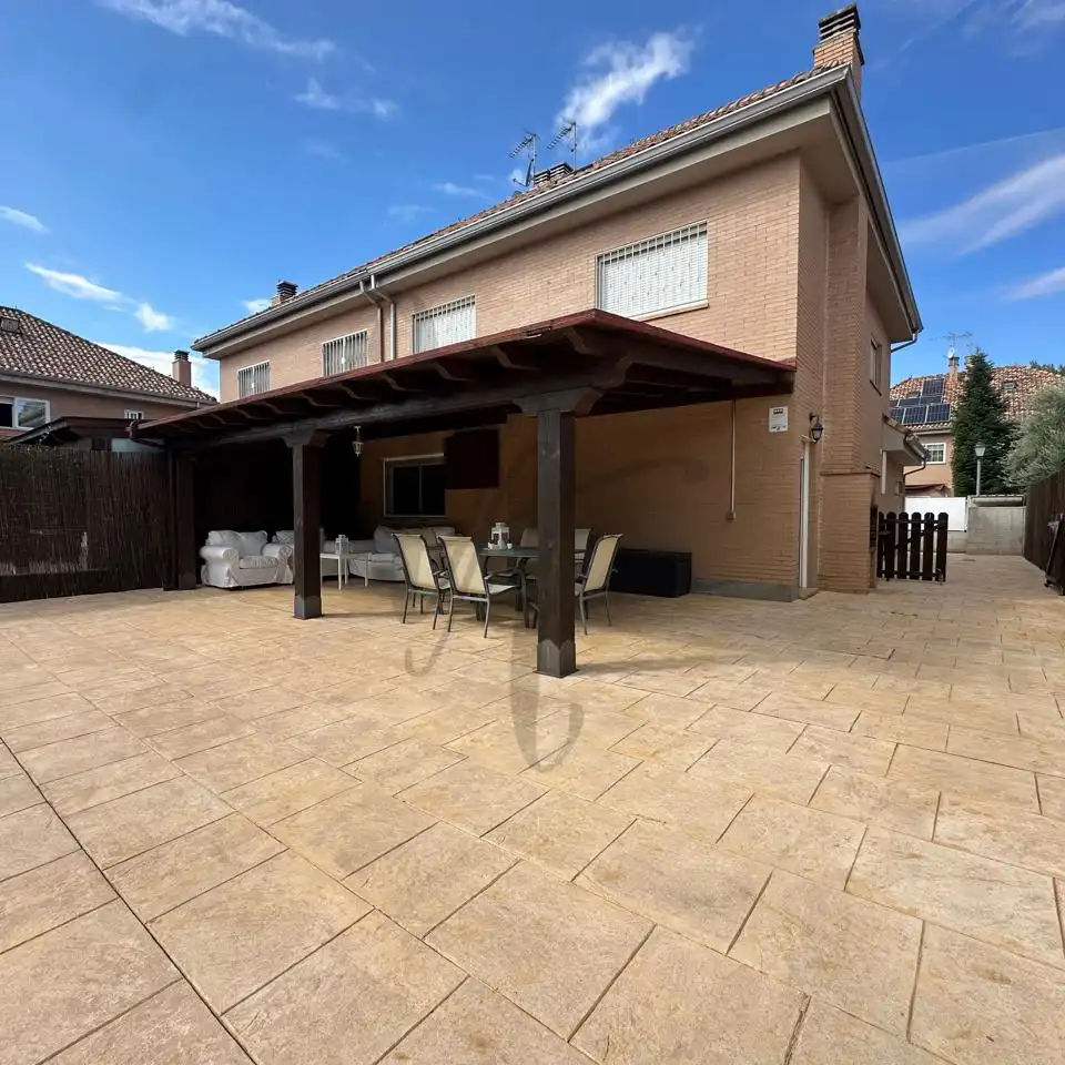 Maison 217 m² à Talamanca de Jarama