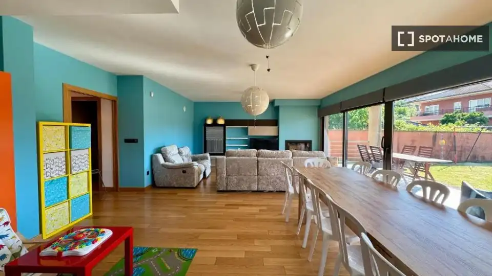 Habitación 345 m², Vigo