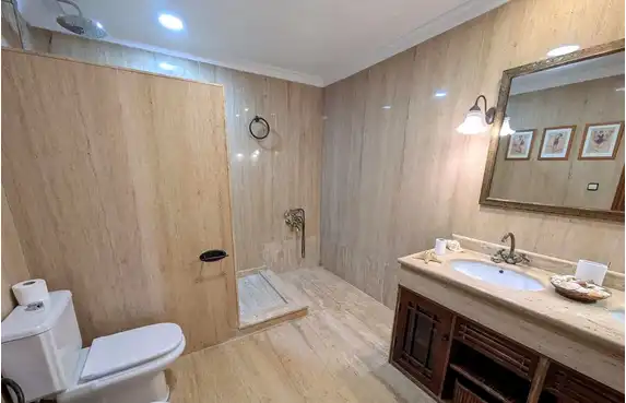 Habitación 504 m², Linares
