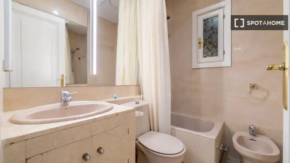 Habitación 301 m², Madrid