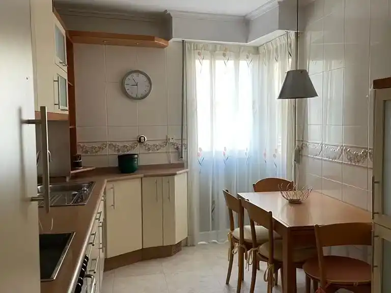 Piso de 85 m² en Ourense
