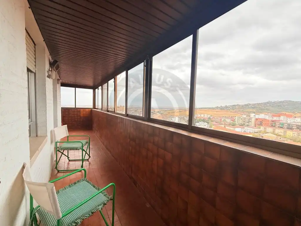 Piso de 140 m² en Cáceres