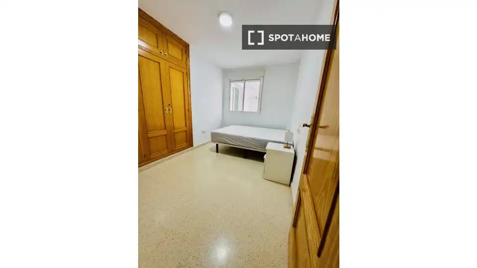 Habitación 150 m², Almería