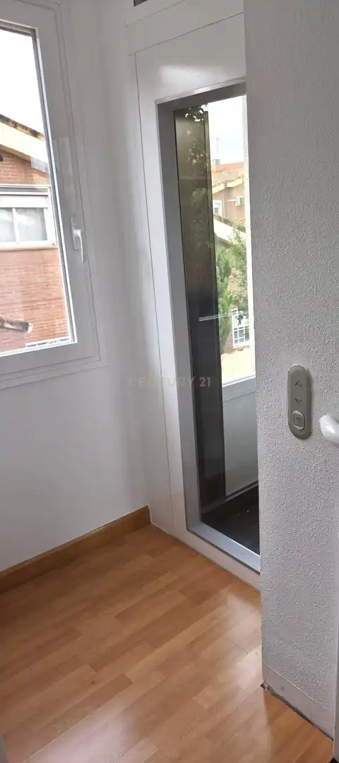 Appartamento 28 m² a Velilla de San Antonio