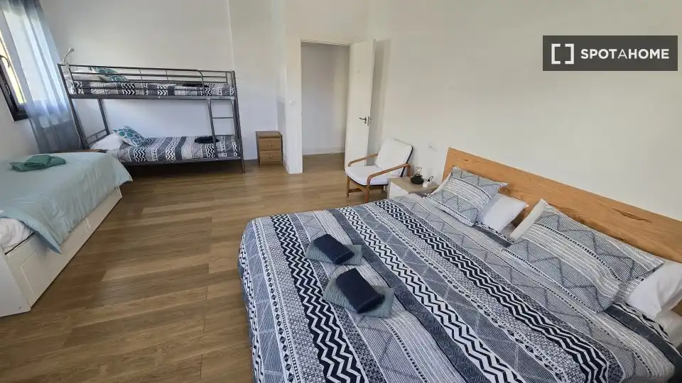 Habitación 345 m², Mendata