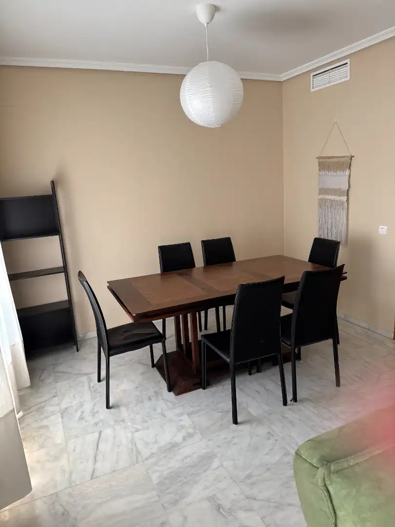 Piso de 140 m² en Sevilla