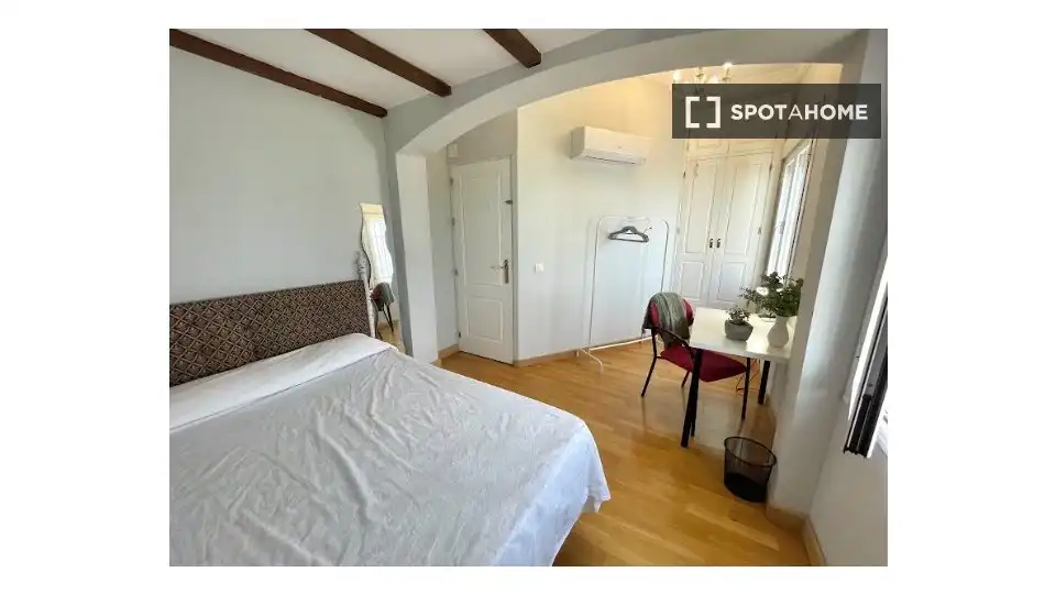 Habitación 345 m², Sevilla