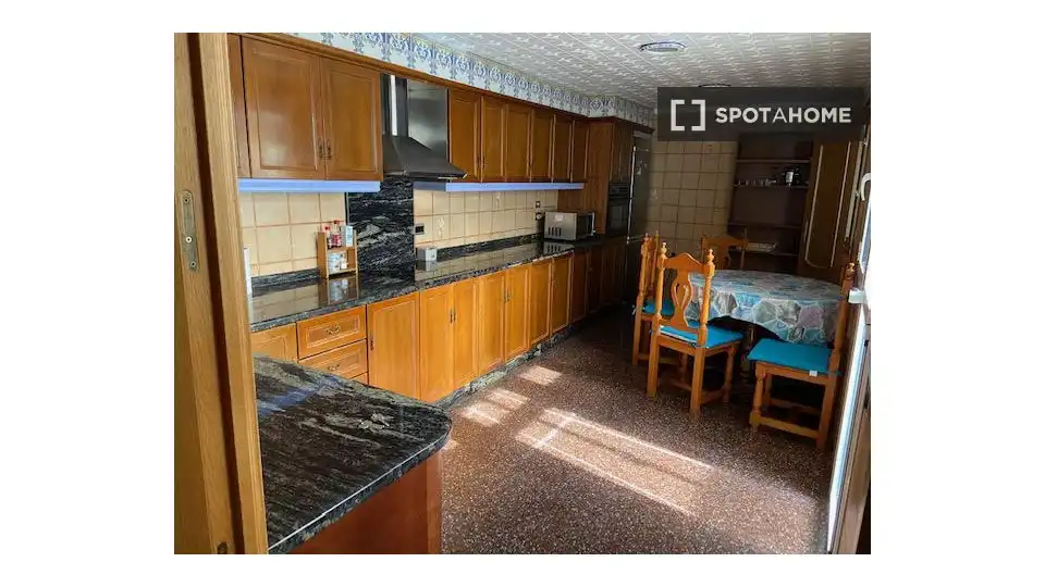 Habitación 288 m², Elda