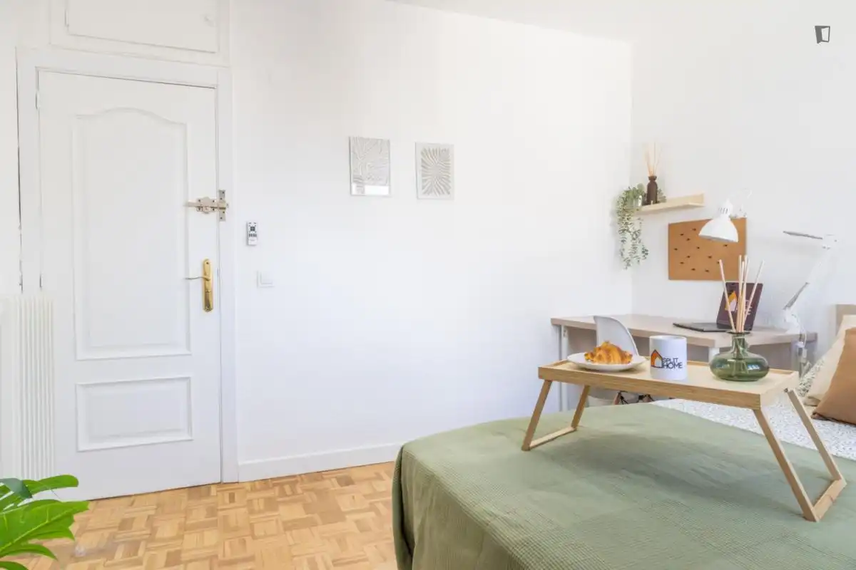 Habitació de lloguer, Parla