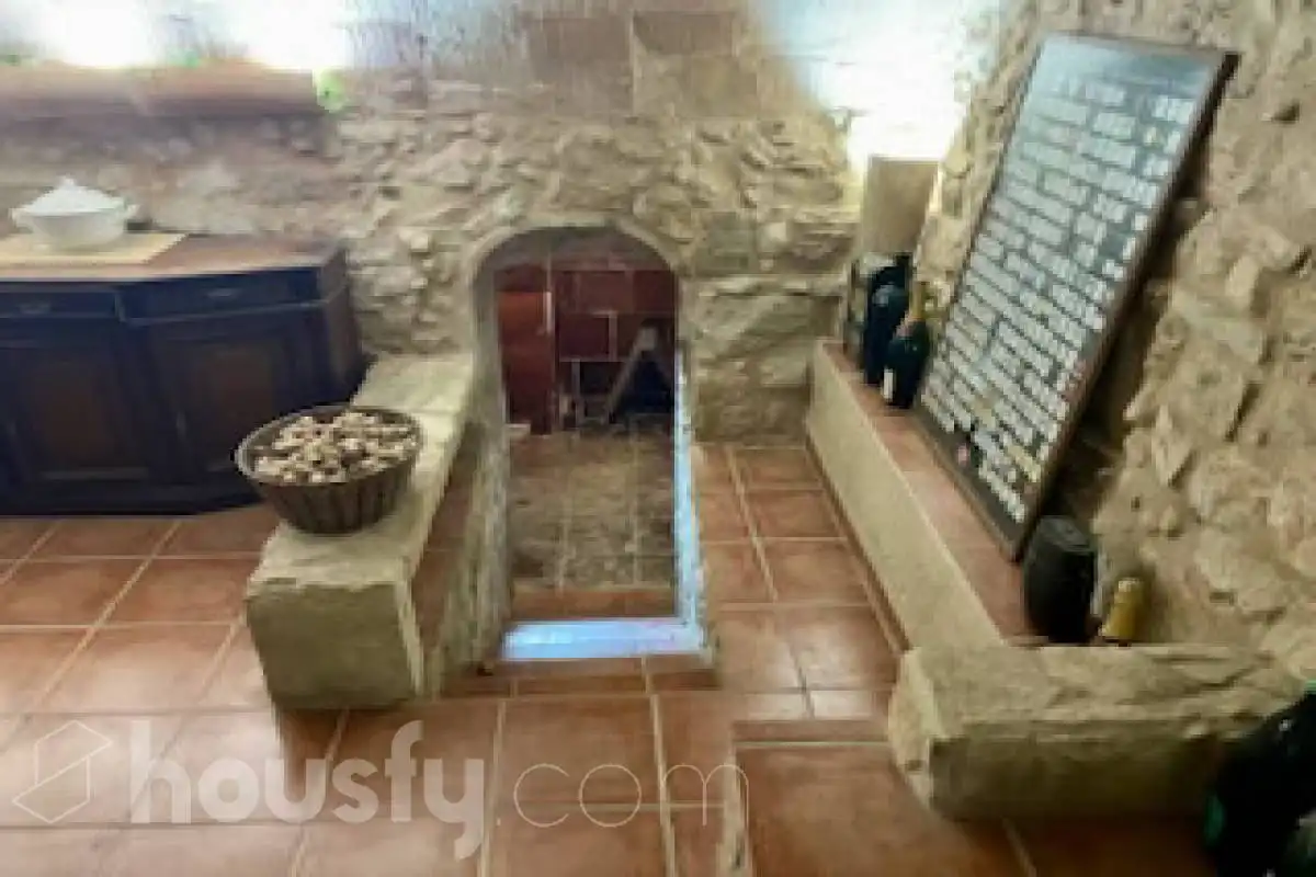 Casa de 263 m² en Mediona