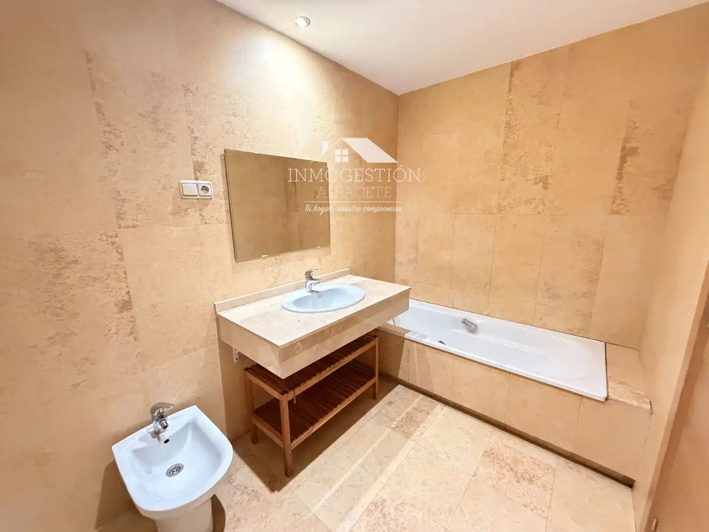Flat 101 m² in Albacete