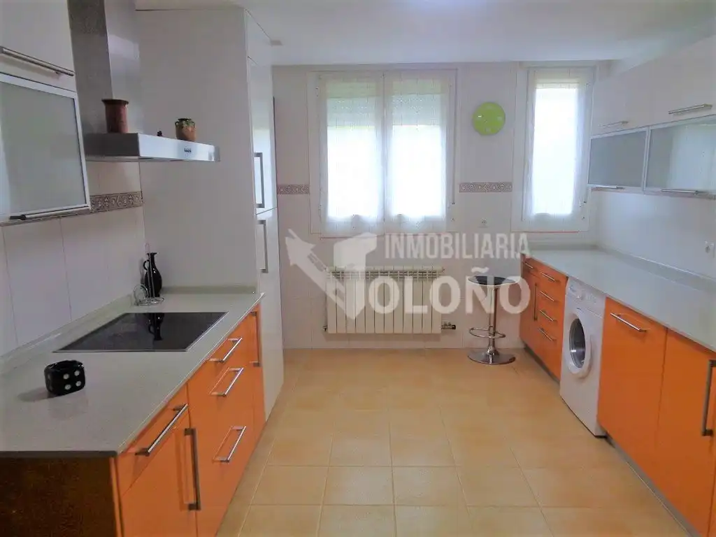 Piso de 140 m² en Anguciana