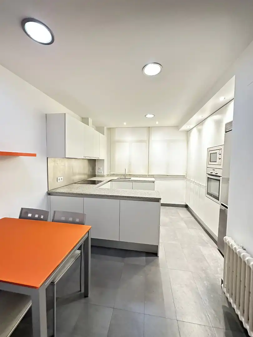 Habitación 100 m², Pamplona