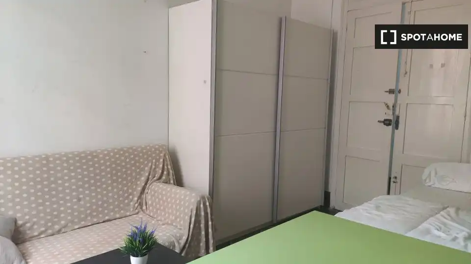 Habitación 360 m², Granada