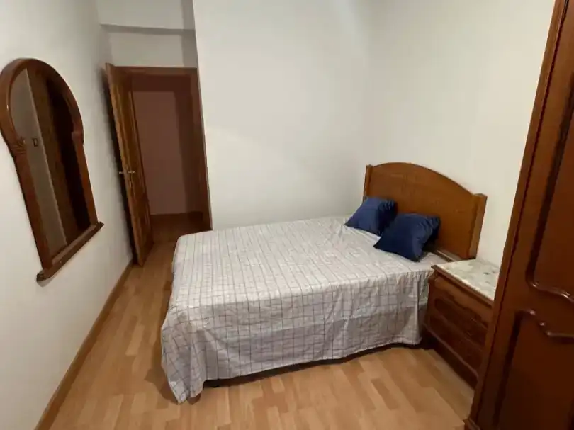 Chambre 110 m², Ourense