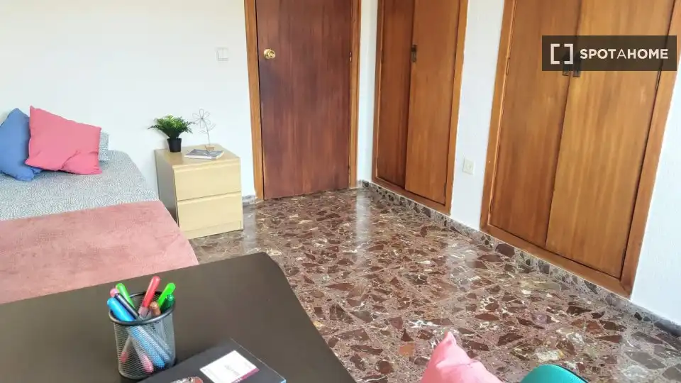 Stanza in affitto, Paterna